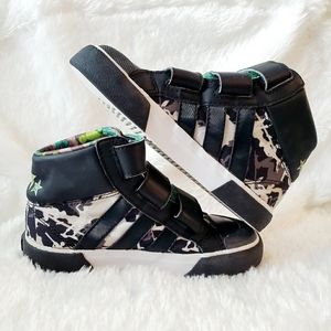 Toddler Adidas Sneaker Size 8 1/2